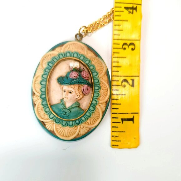 Vintage Hand-Painted Victorian Lady Resin Pendant Cameo Necklace Gold-Tone Chain - Picture 6 of 7